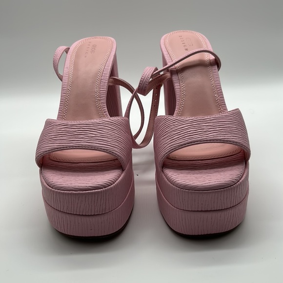 ASOS DESIGN PINK CHUNKY SANDALS, only wore once down my driveway and back - Picture 2 of 8